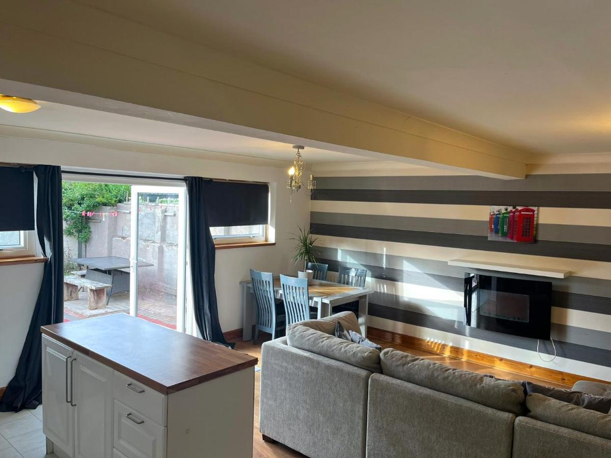 אדינבורו Elegant 2 Bedroom Chalet מראה חיצוני תמונה