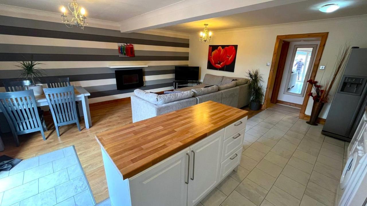 אדינבורו Elegant 2 Bedroom Chalet מראה חיצוני תמונה