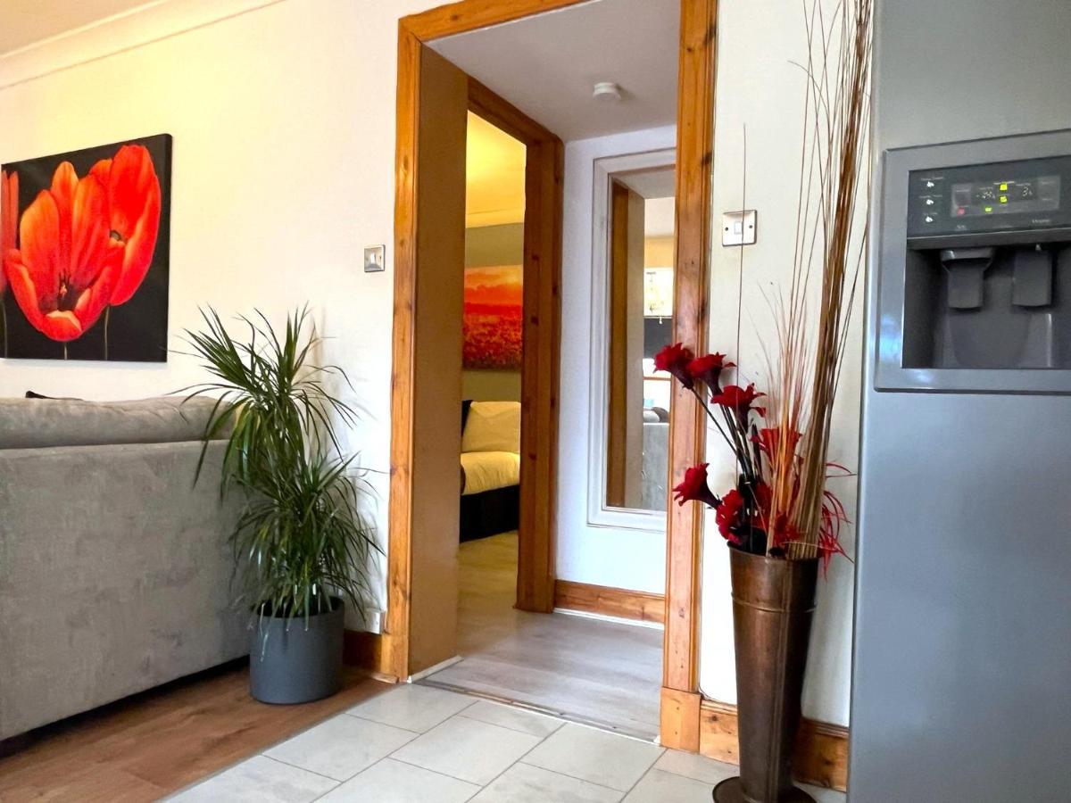 אדינבורו Elegant 2 Bedroom Chalet מראה חיצוני תמונה