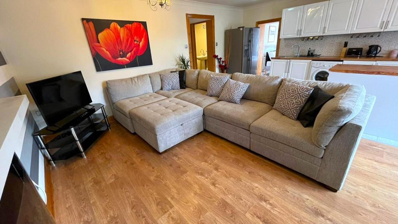 אדינבורו Elegant 2 Bedroom Chalet מראה חיצוני תמונה