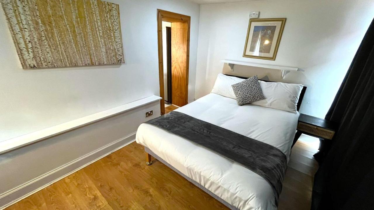 אדינבורו Elegant 2 Bedroom Chalet מראה חיצוני תמונה