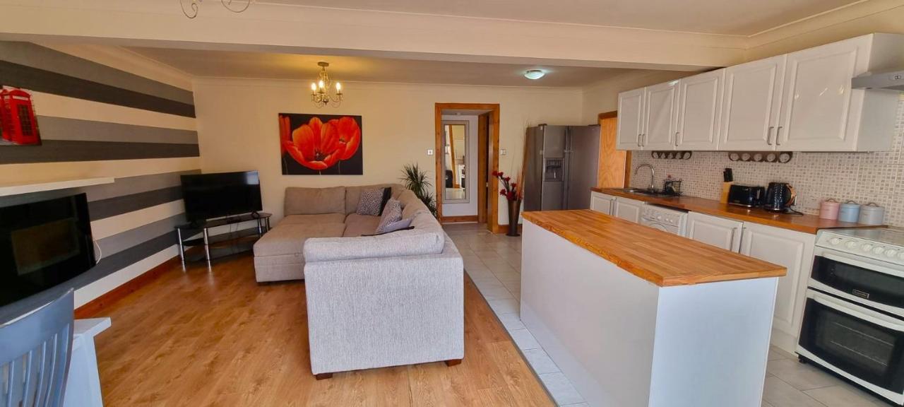 אדינבורו Elegant 2 Bedroom Chalet מראה חיצוני תמונה
